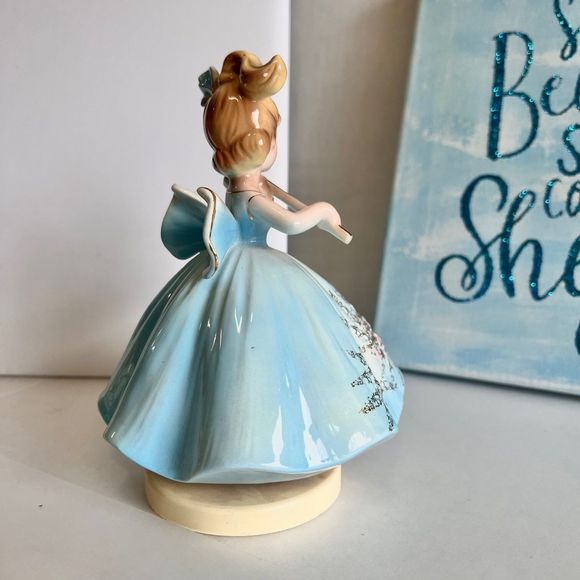 Josef Originals Musical Figurine Girl with Violin, Vintage Music Box - Picture 4 of 10